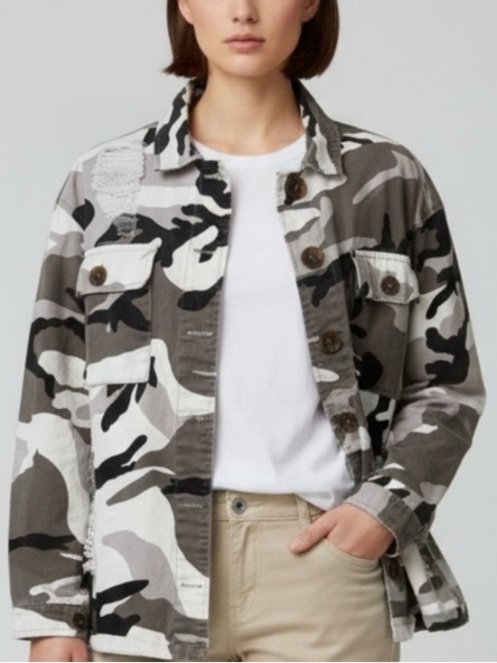 JODIFL Jackets & Blazers - Jodifl, Distressed Urban Camo Utility Jacket‎
Sz small